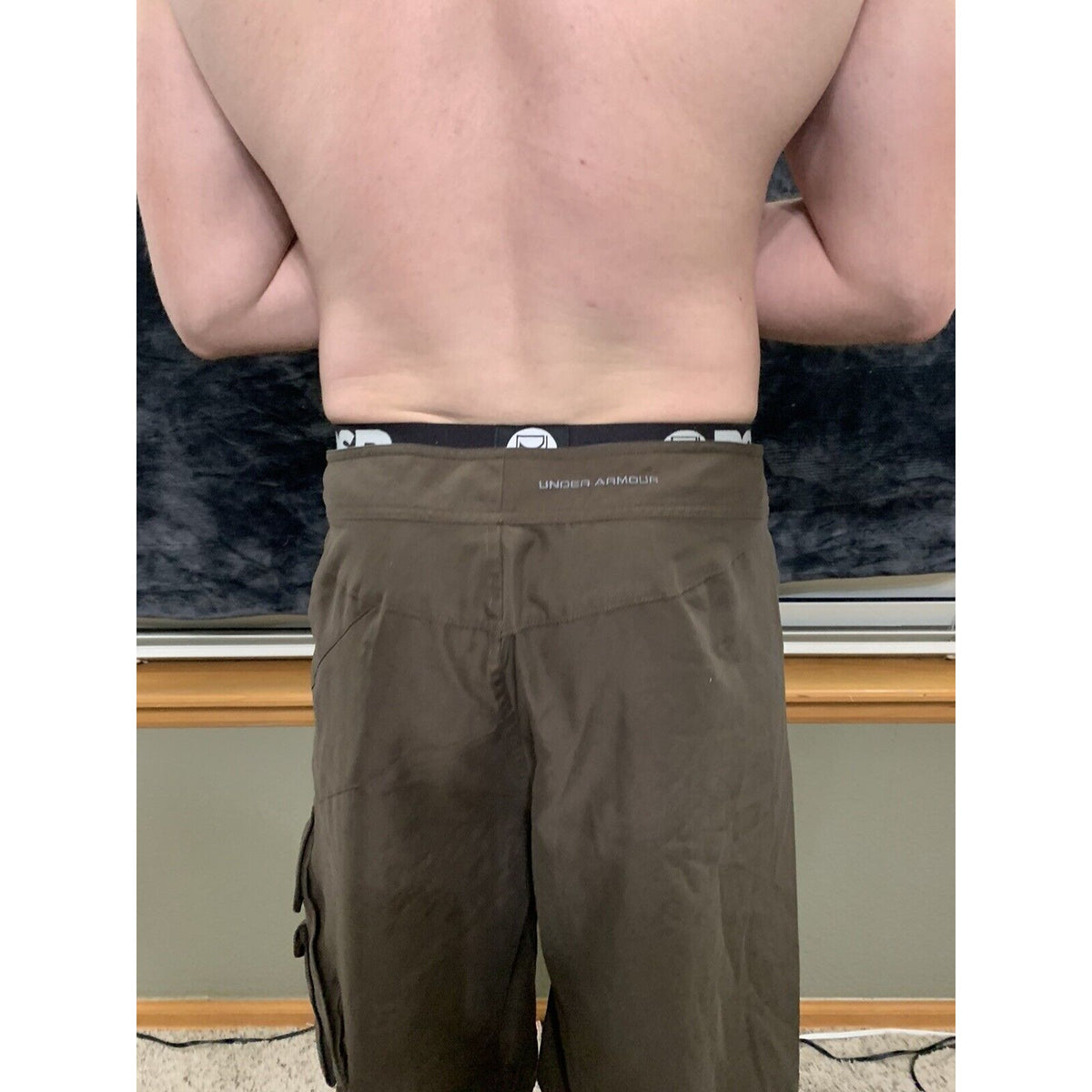 Men’s Under Armour Dark Brown Board Shorts Size 34