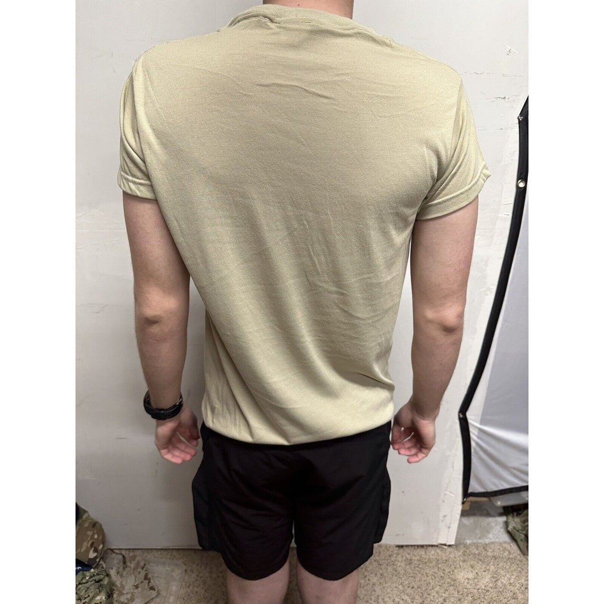Men’s Desert Sand T-shirt Medium Moisture Wicking Poly Military Shirt