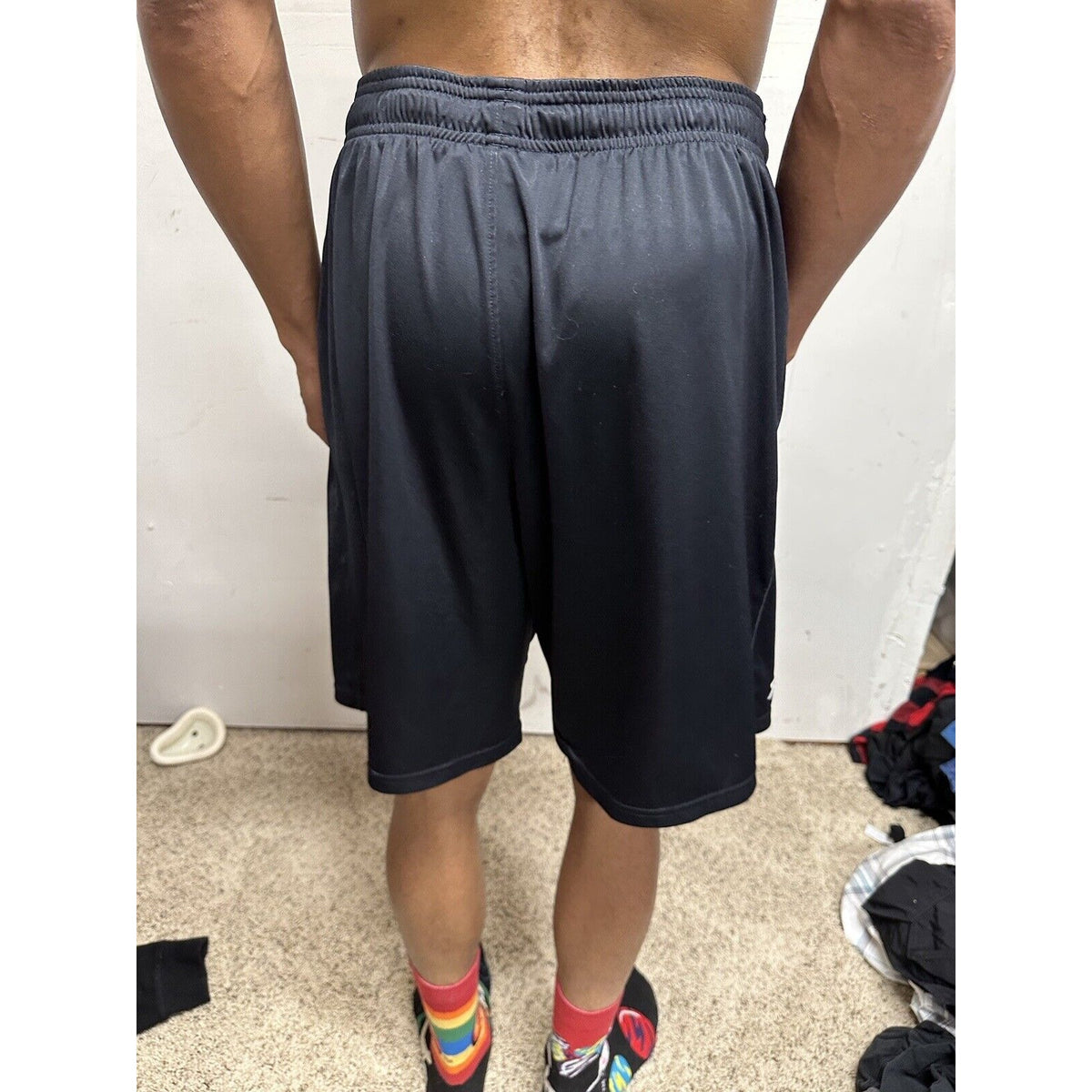 Men’s Under Armour Large Black Loose Athletic Shorts With Pockets