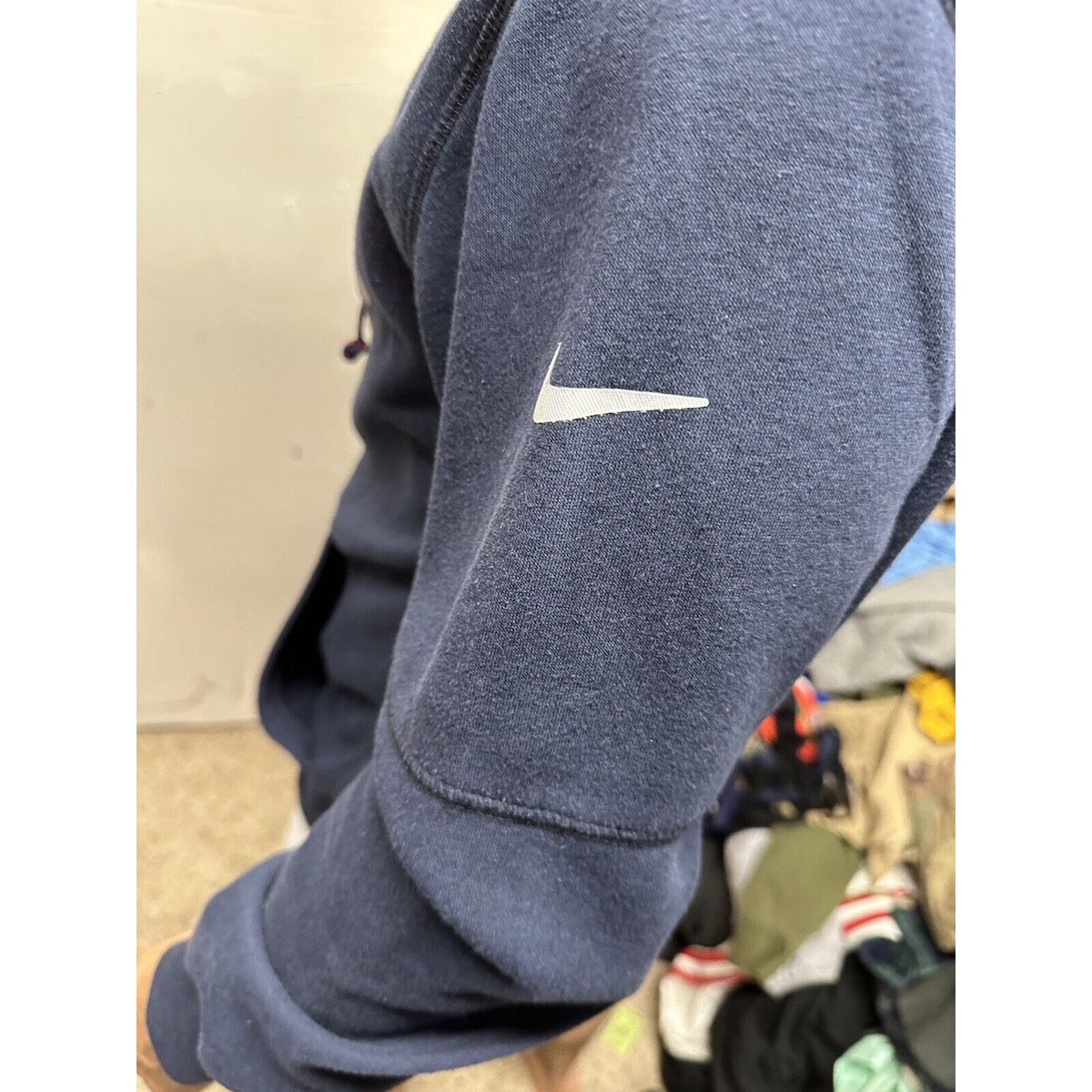 Men’s Patriots Pullover Hoodie Fits Like A Tight Medium