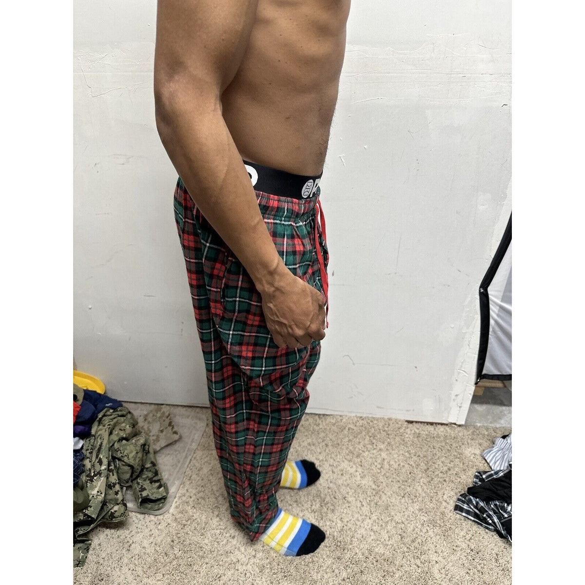 Men’s Red And Green Plaid Pajamgram Large Lounge Pants Pajamas