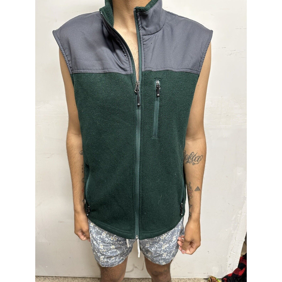 Men’s Large Green Solaris Sleeveless Vest Full Zip