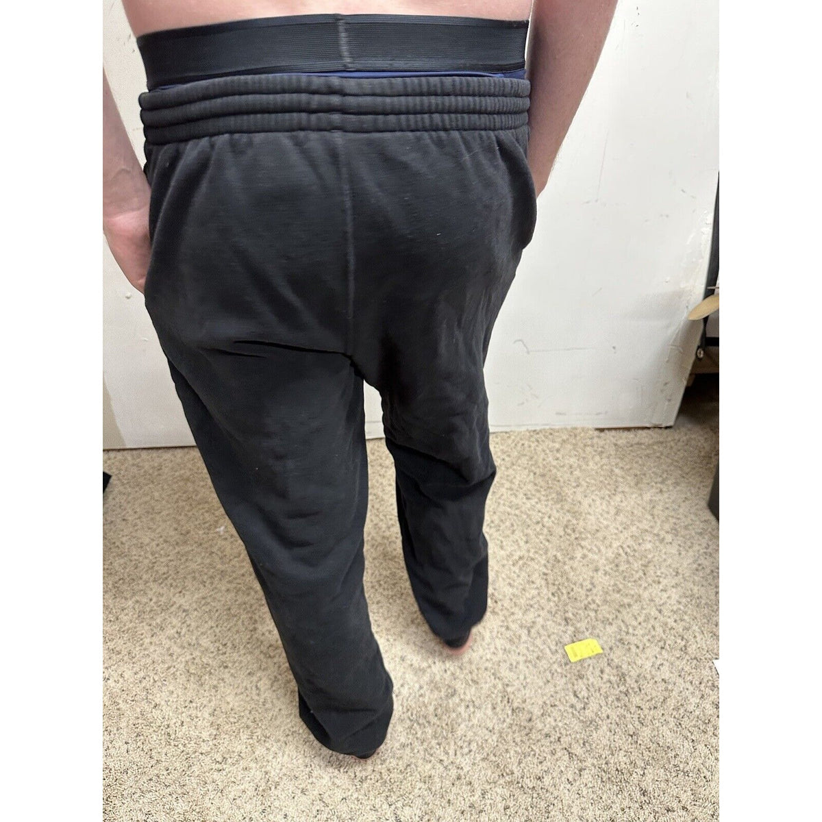 men’s black fila medium sweat pants with pockets