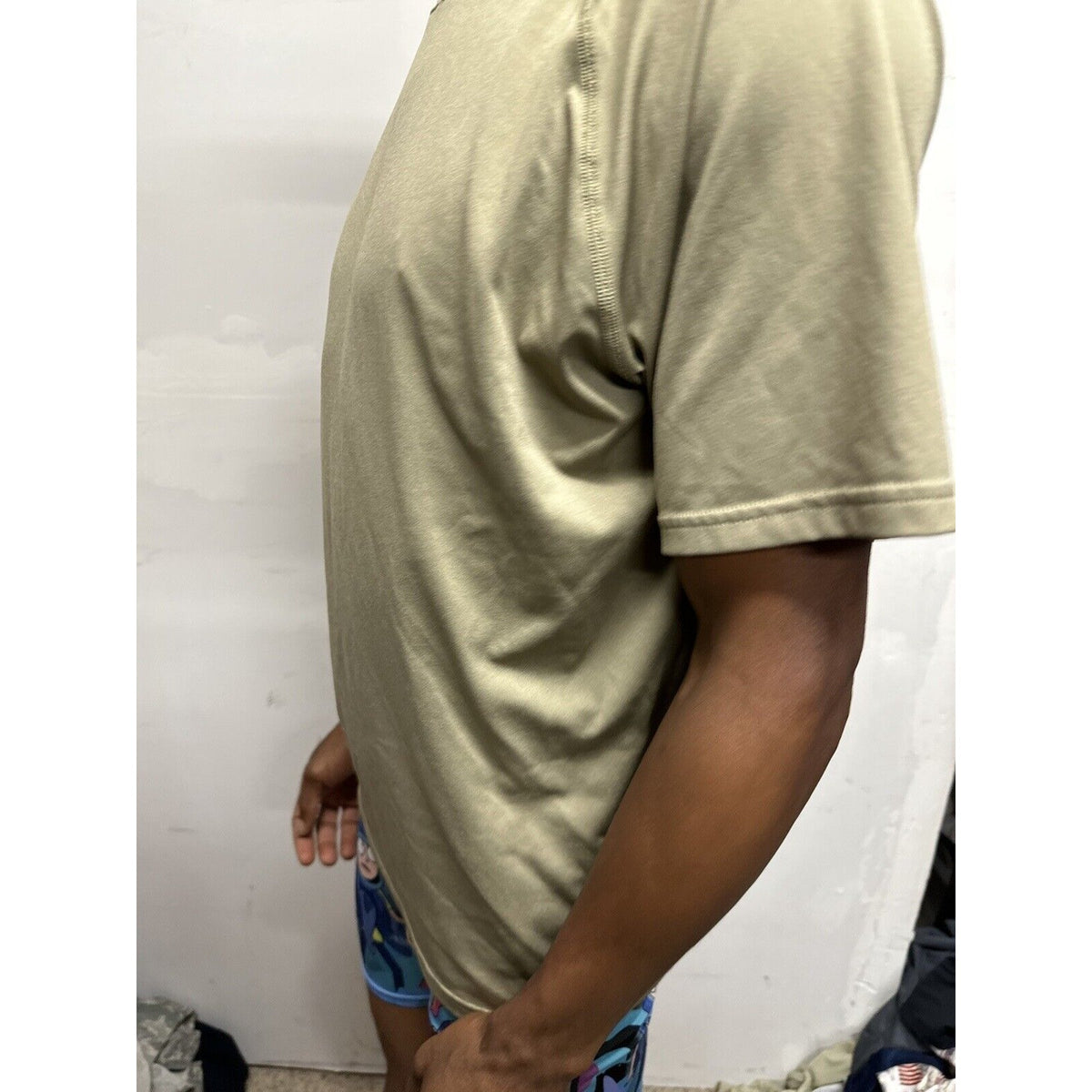 Men’s Ocp Tshirt Under Armour Medium Tactical Shirt Sleeve Shirt  Coyote Brown