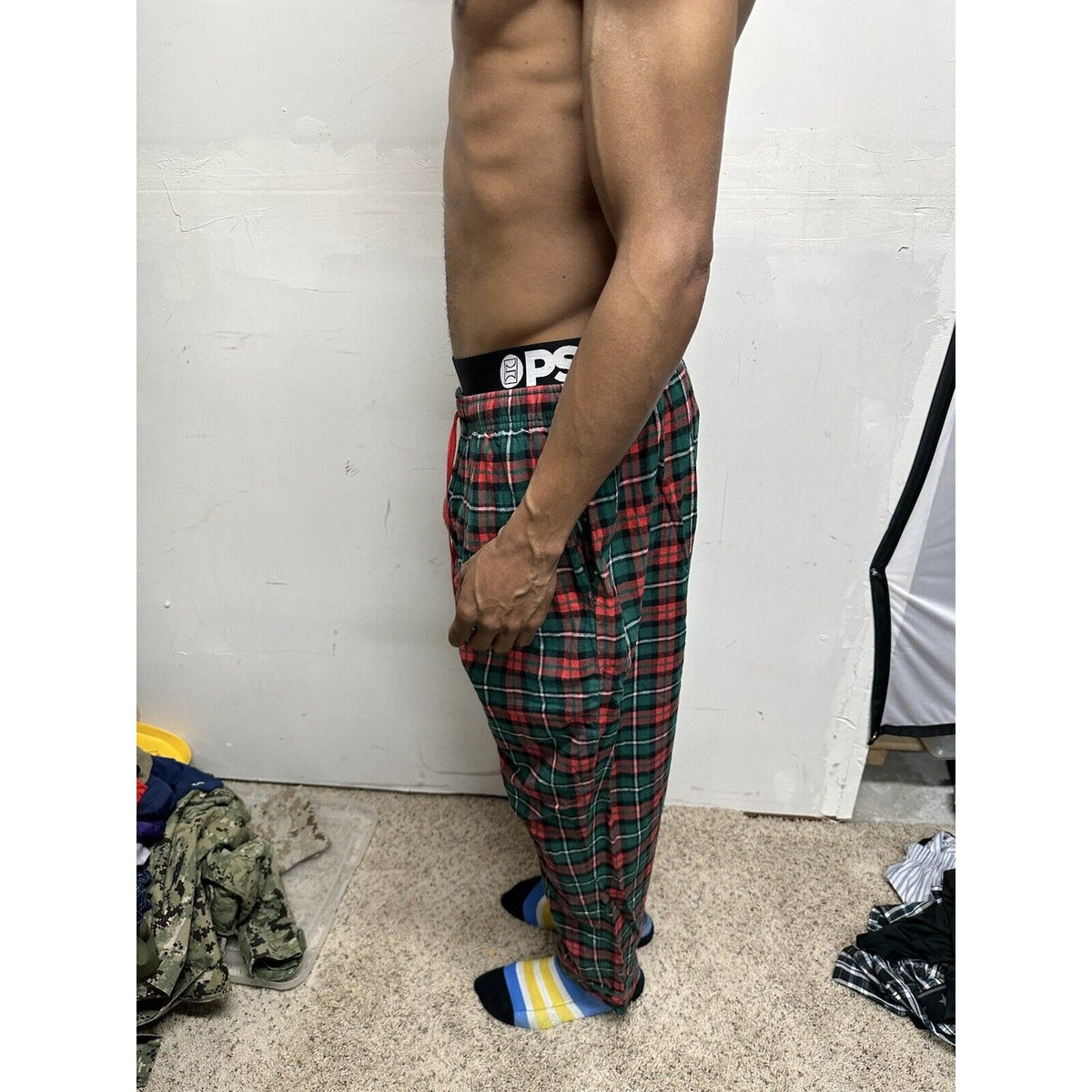 Men’s Red And Green Plaid Pajamgram Large Lounge Pants Pajamas