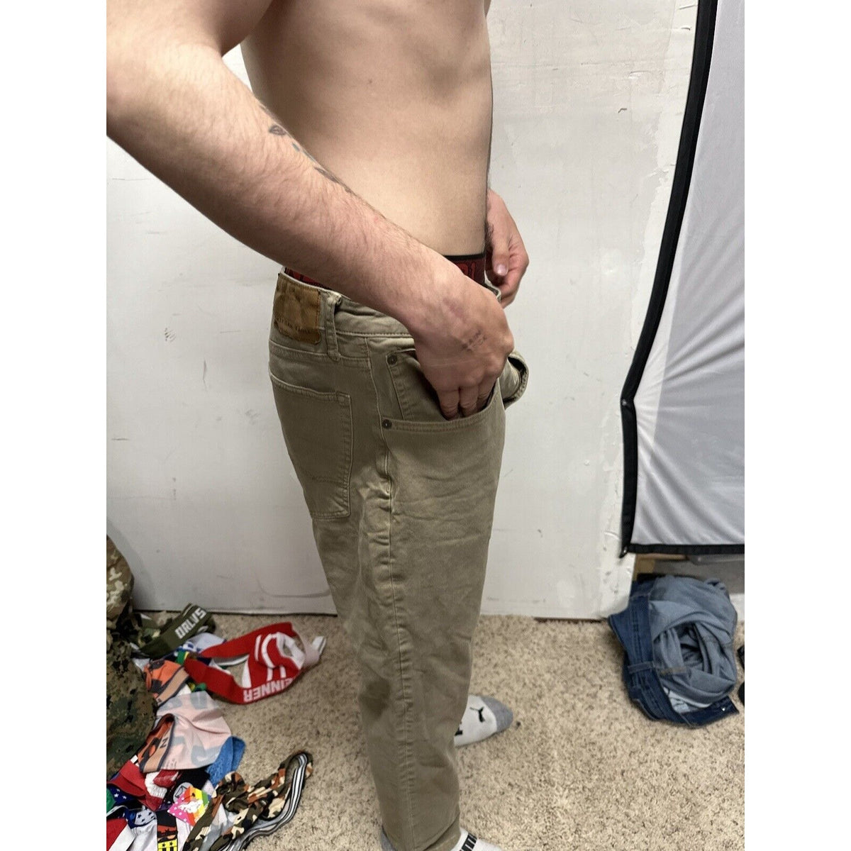 Men’s Khaki American Eagle Next Level Flex 34x30 Jeans Pants