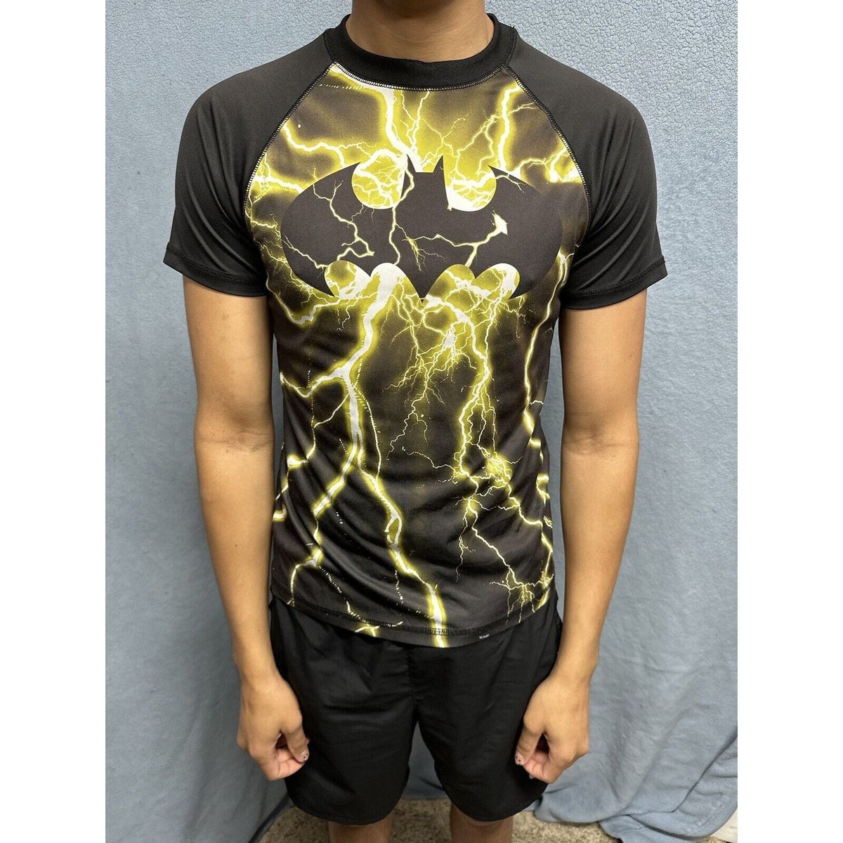 Men’s Large Batman Short Sleeve Black And Yellow Tshirt 100% Polyester