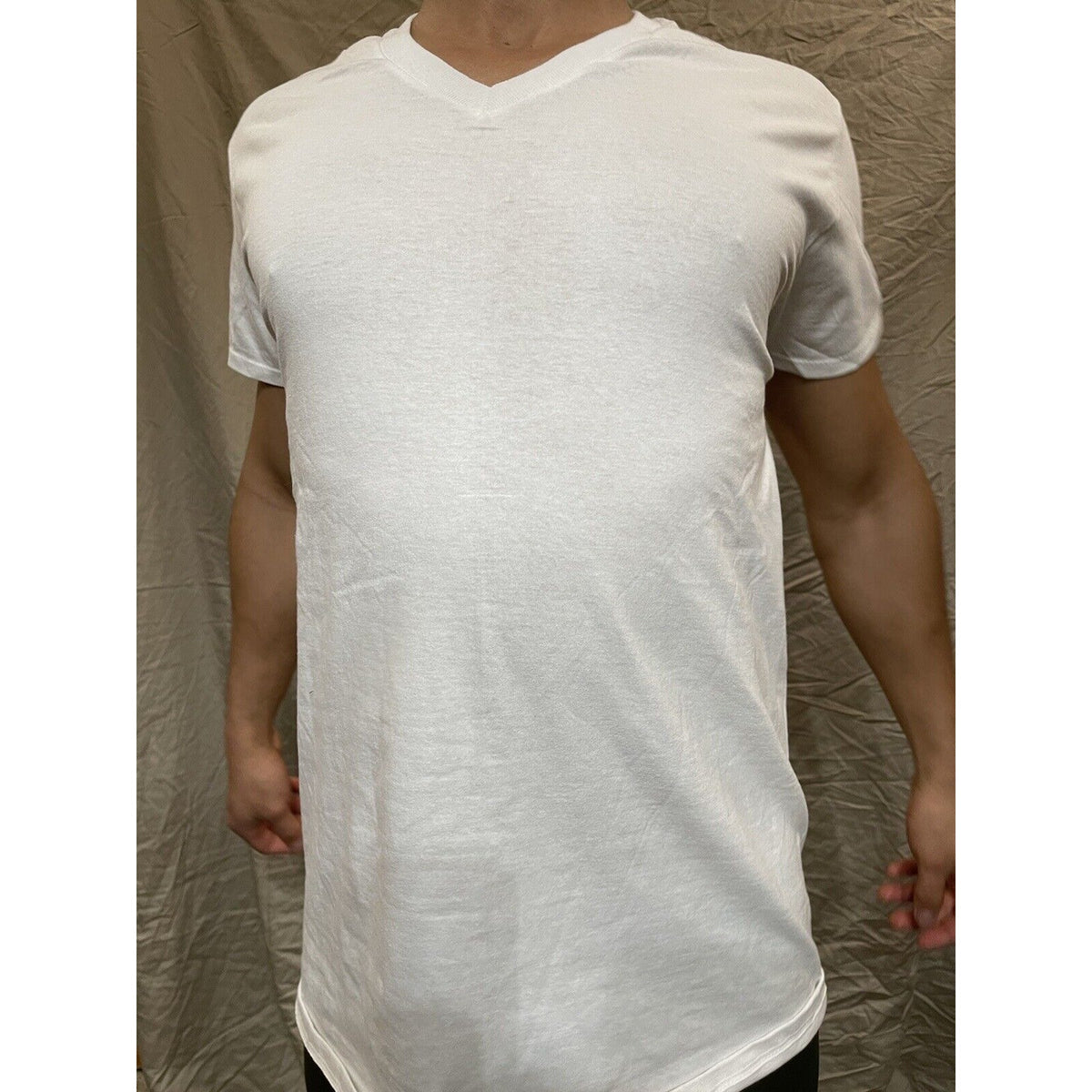 Men's White Fruit of the loom v-neck undershirt tshirt medium