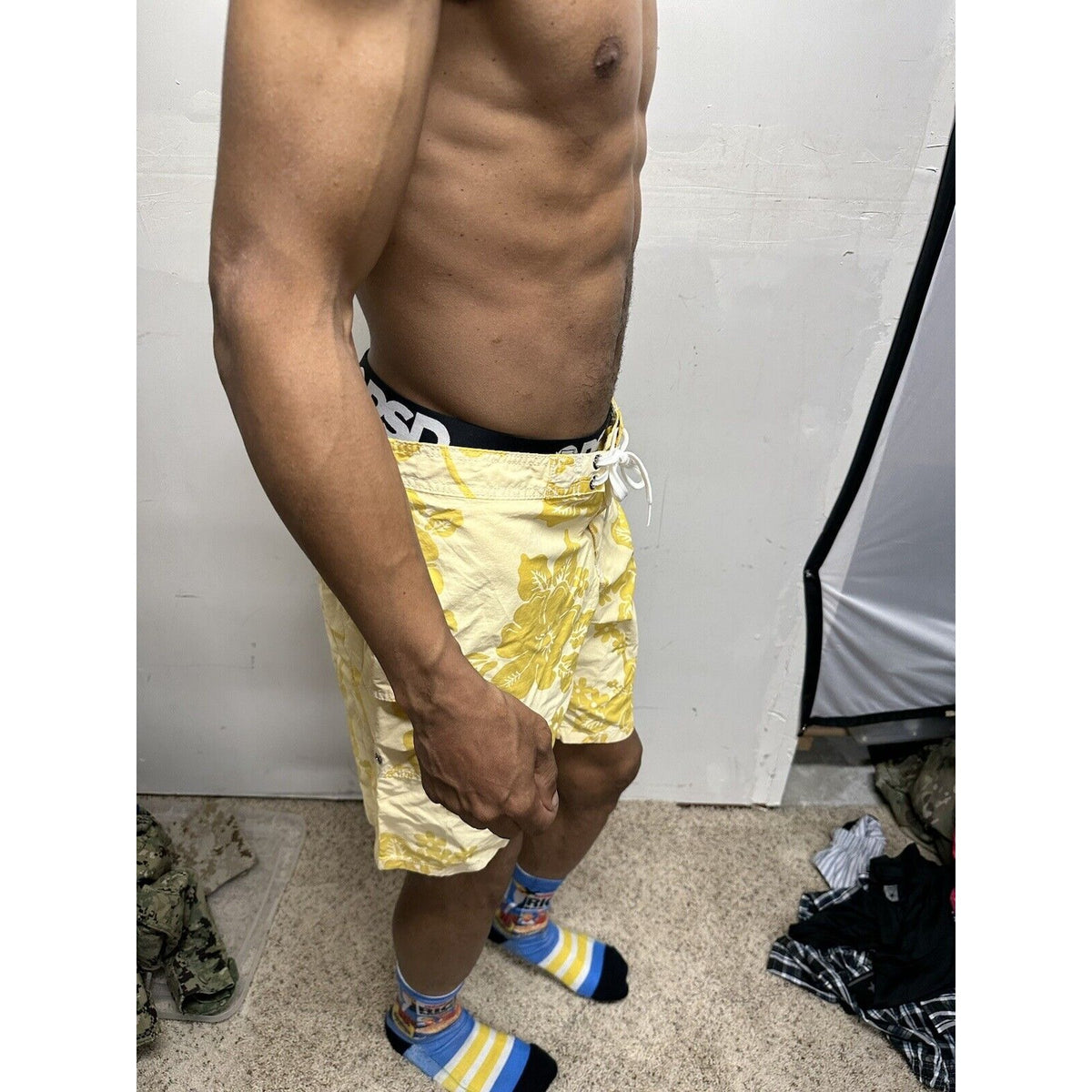 Men’s Floral Old Navy Medium Bathing Suit Combo Board Shorts Tropical yellow