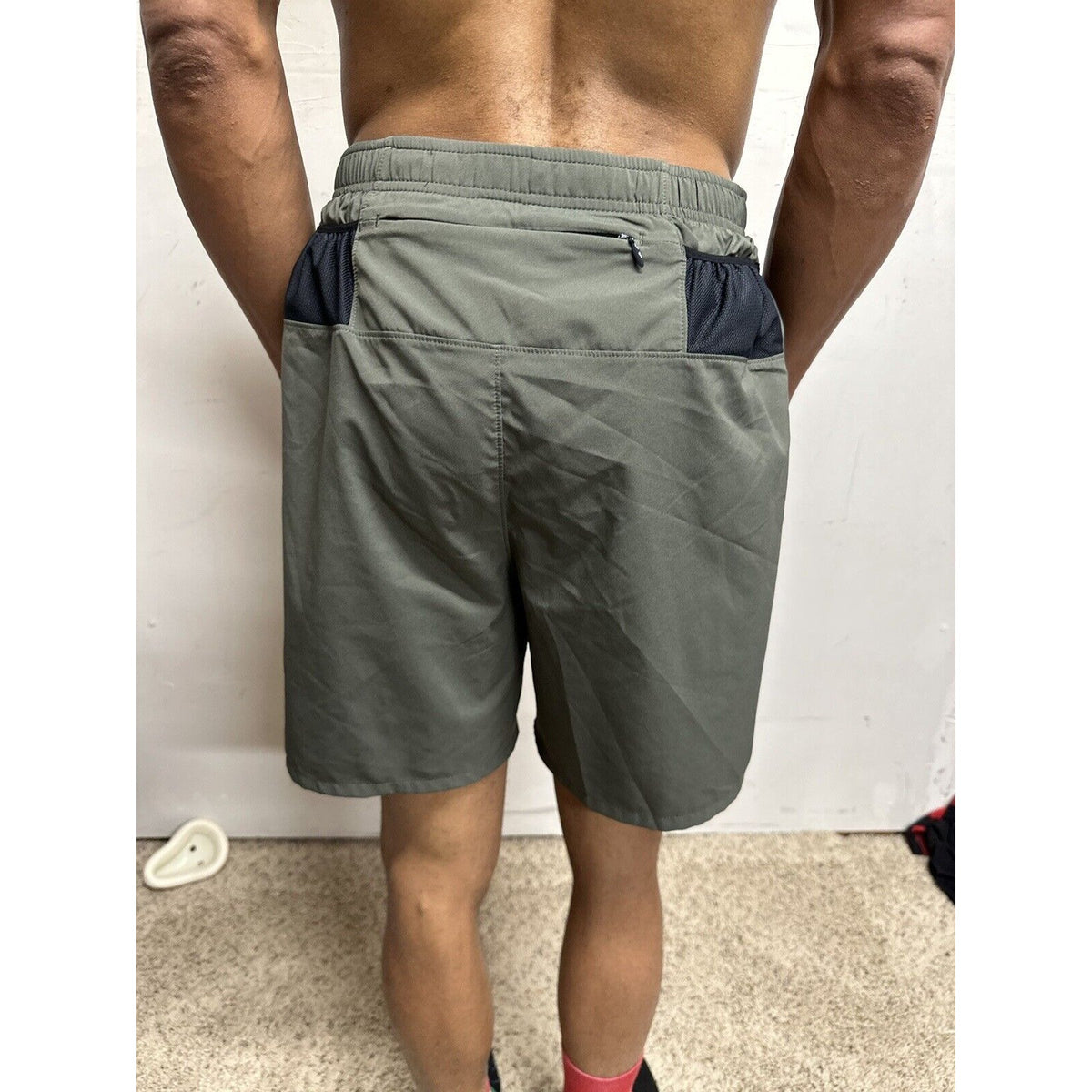 Men’s Large Road Runner Sports Grayish Olive Green Athletic Shorts