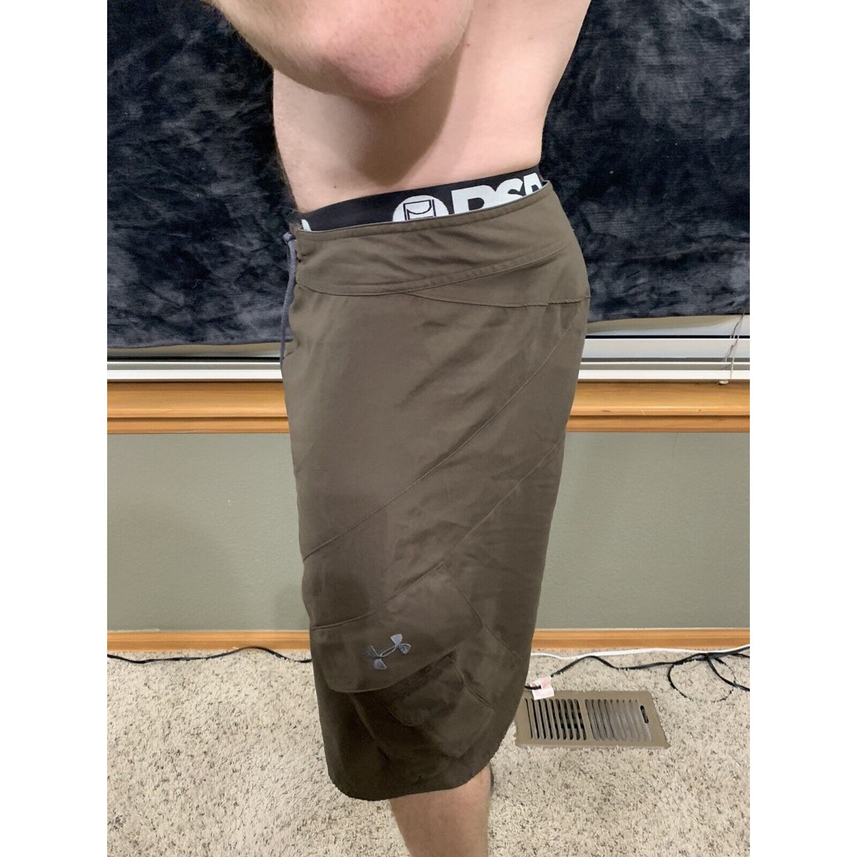 Men’s Under Armour Dark Brown Board Shorts Size 34