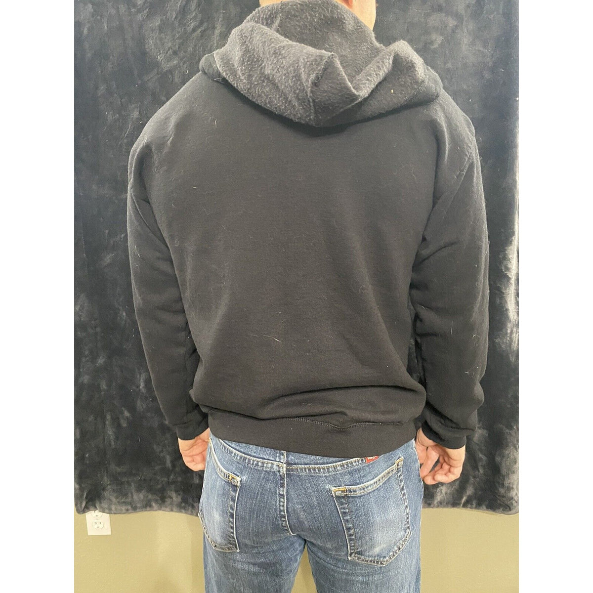 Hanes Men’ s Black Zip-up Hoodie Medium