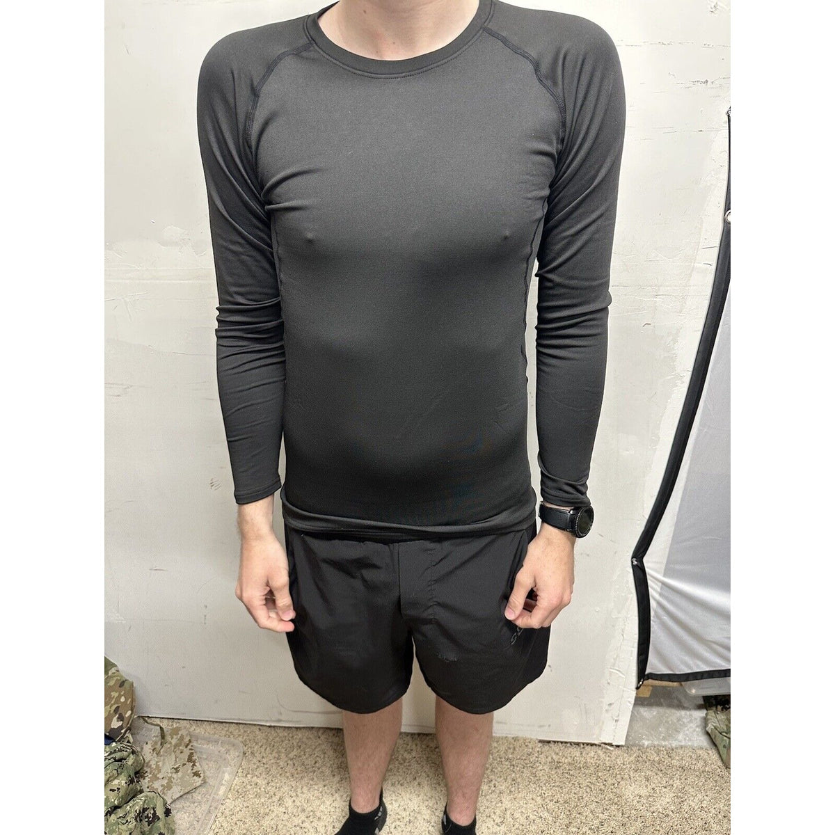 Men’s Black Medium Poly Spandex Long Sleeve Pull Over Athletic Shirt