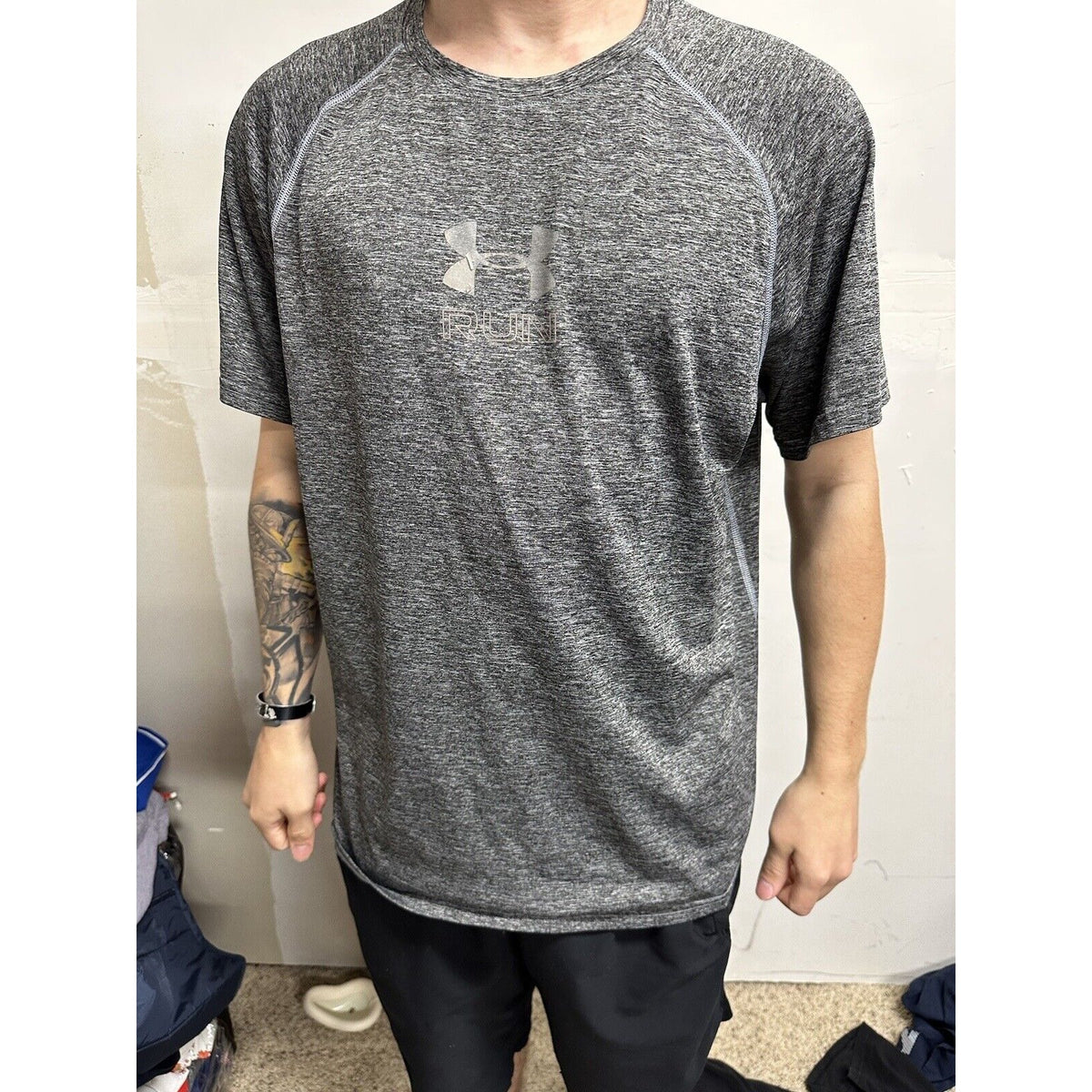 Men’s Gray Under Armour Run Fitted Large Athletic Shirt
