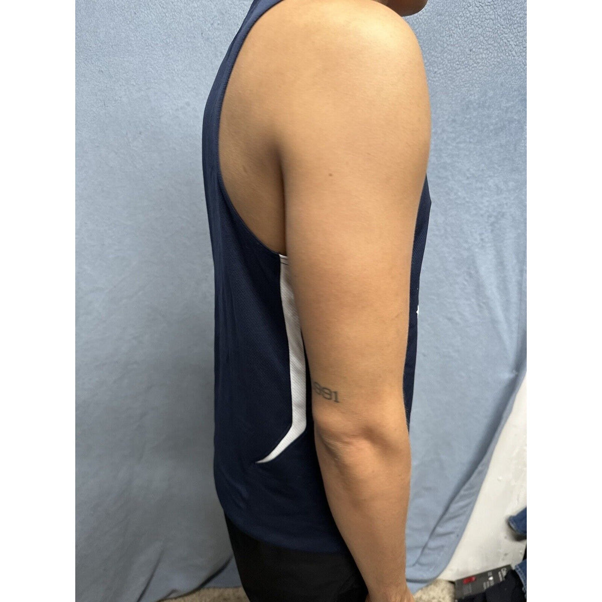 Men’s Blue Under Armour Muscle Shirt Tank Top Shirt Large