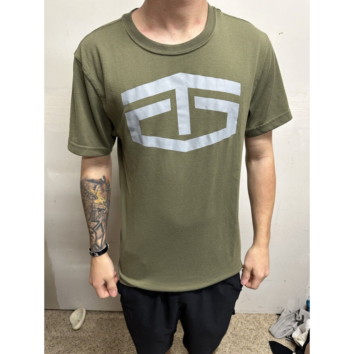 Men’s Short Sleeve Small Olive Green Tapout Shirt