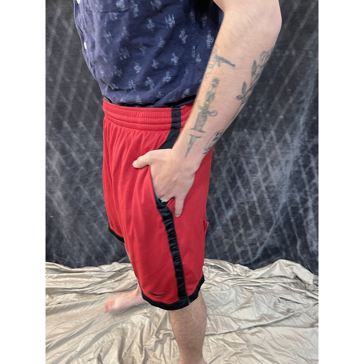 men’s red and black nike basketball shorts XL