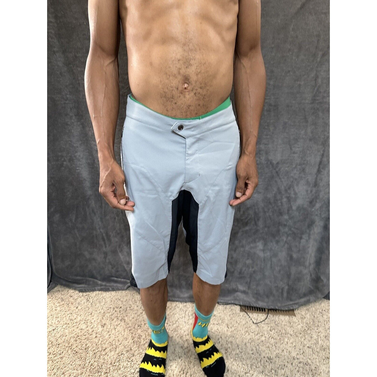 Men’s Gray Pearl Izumi Medium Shorts