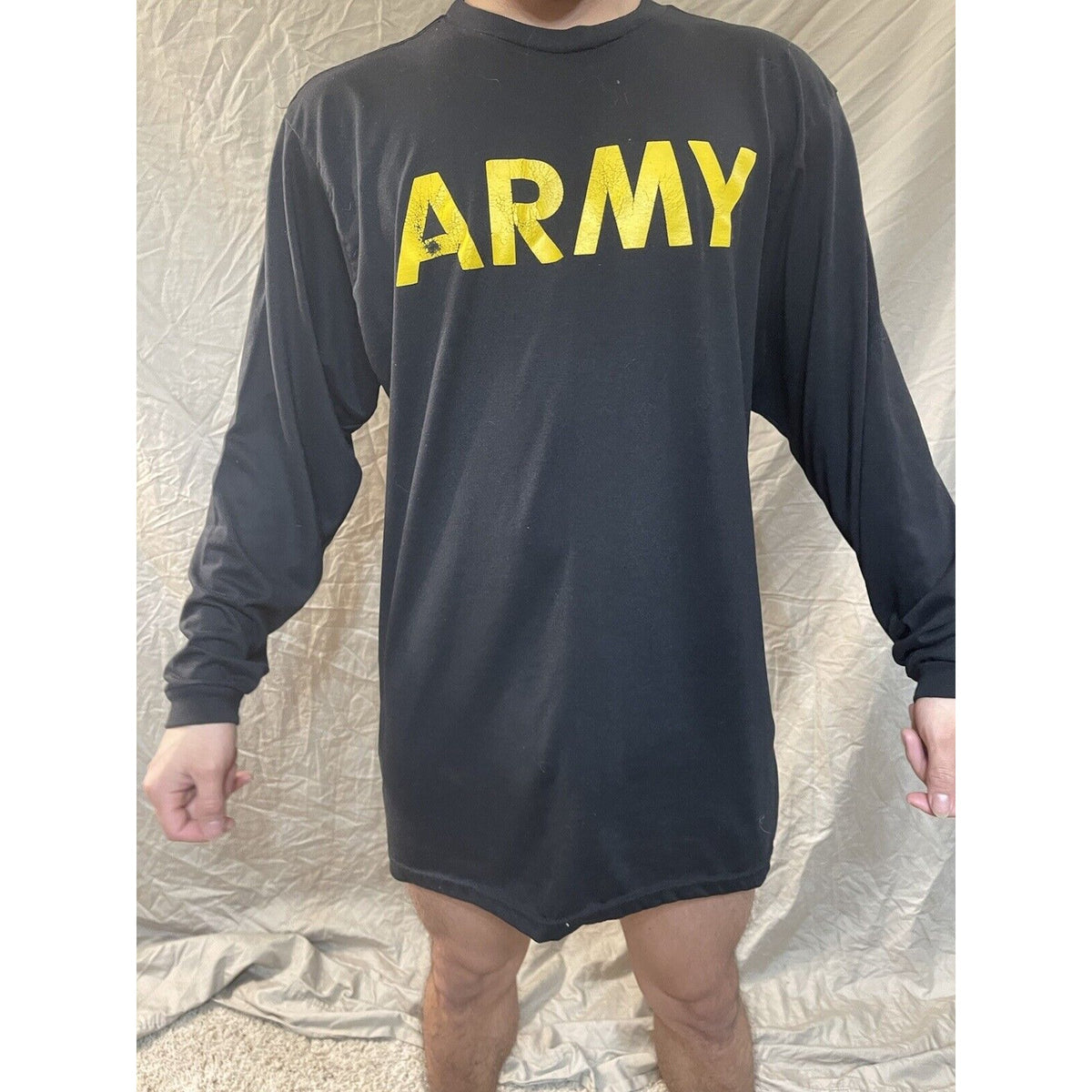 men’s black army large long sleeve pt shirt