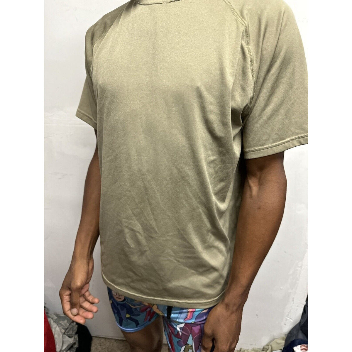 Men’s Ocp Tshirt Under Armour Medium Tactical Shirt Sleeve Shirt  Coyote Brown