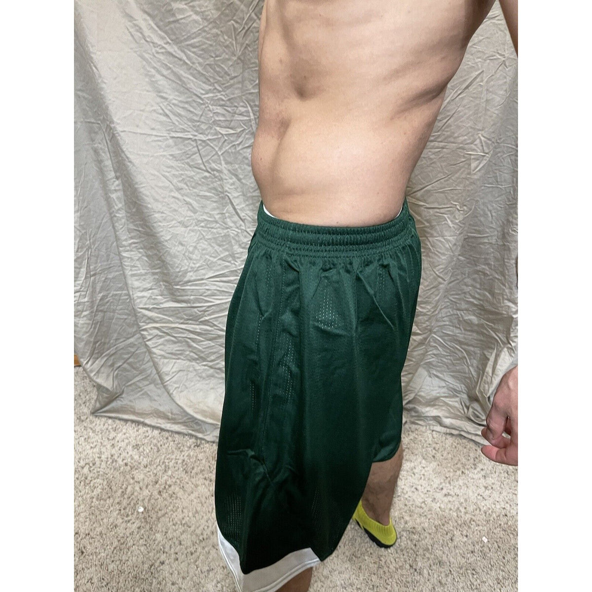 Men's  under armour Large Deep Green Lacrosse style shorts no pockets