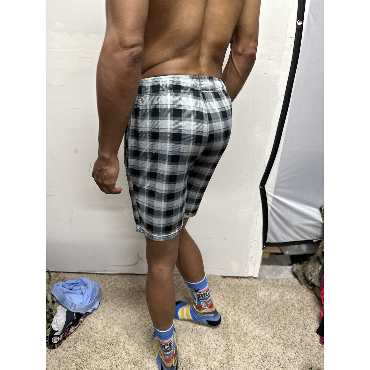 Men’s Gray And Black Fruit Of The Loom Small Lounge Shorts with pockets