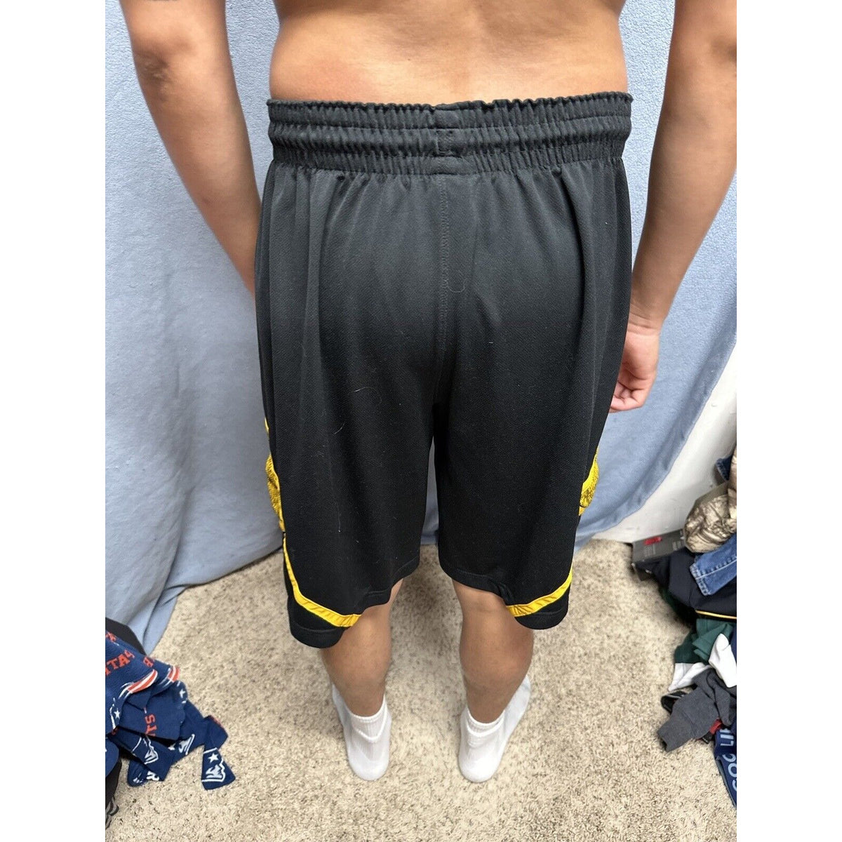 Men’s Nike XL Black And Yellow Dri Fit Shorts With Pockets