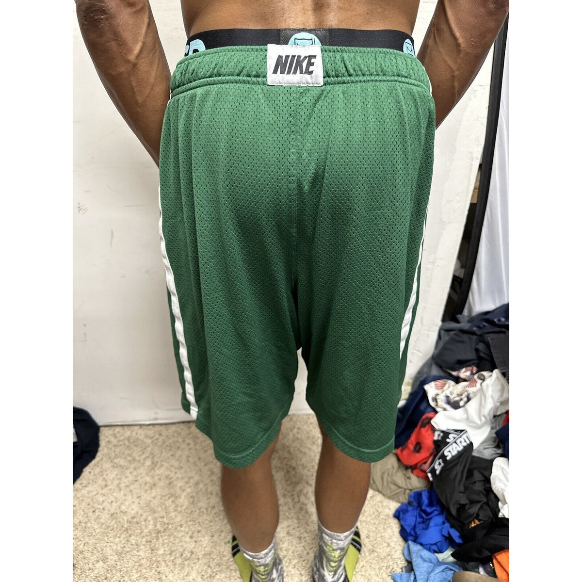 Men’s Large Nike  Clay Football Green Athletic Shorts With Pockets