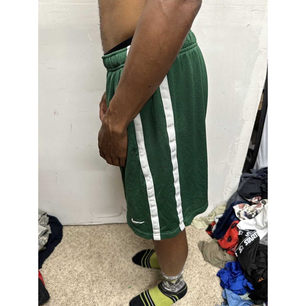 Men’s Large Nike  Clay Football Green Athletic Shorts With Pockets