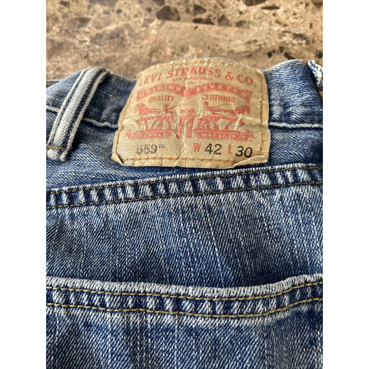 LEVIS 559 Men’s size 42x30 Relaxed Straight Blue Medium-wash Cotton Denim Jeans