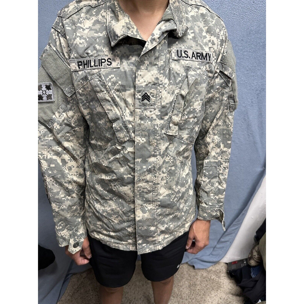 Men’s Army Combat Uniform Acu With Patches Fits Like A Medium Regular
