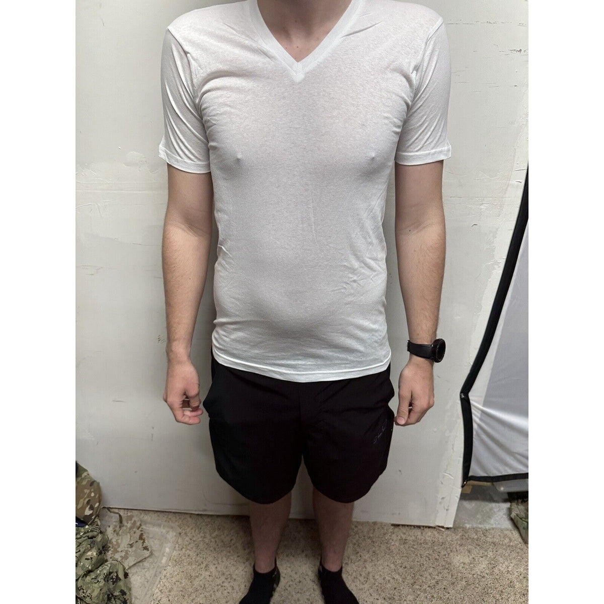 Men’s Small White Cotton Crown V-neck T-shirt