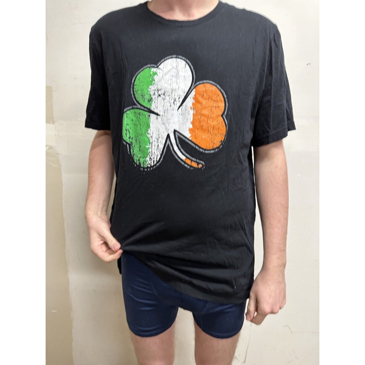 men’s black canvas XL tshirt shea’s irish pub brandon Missouri