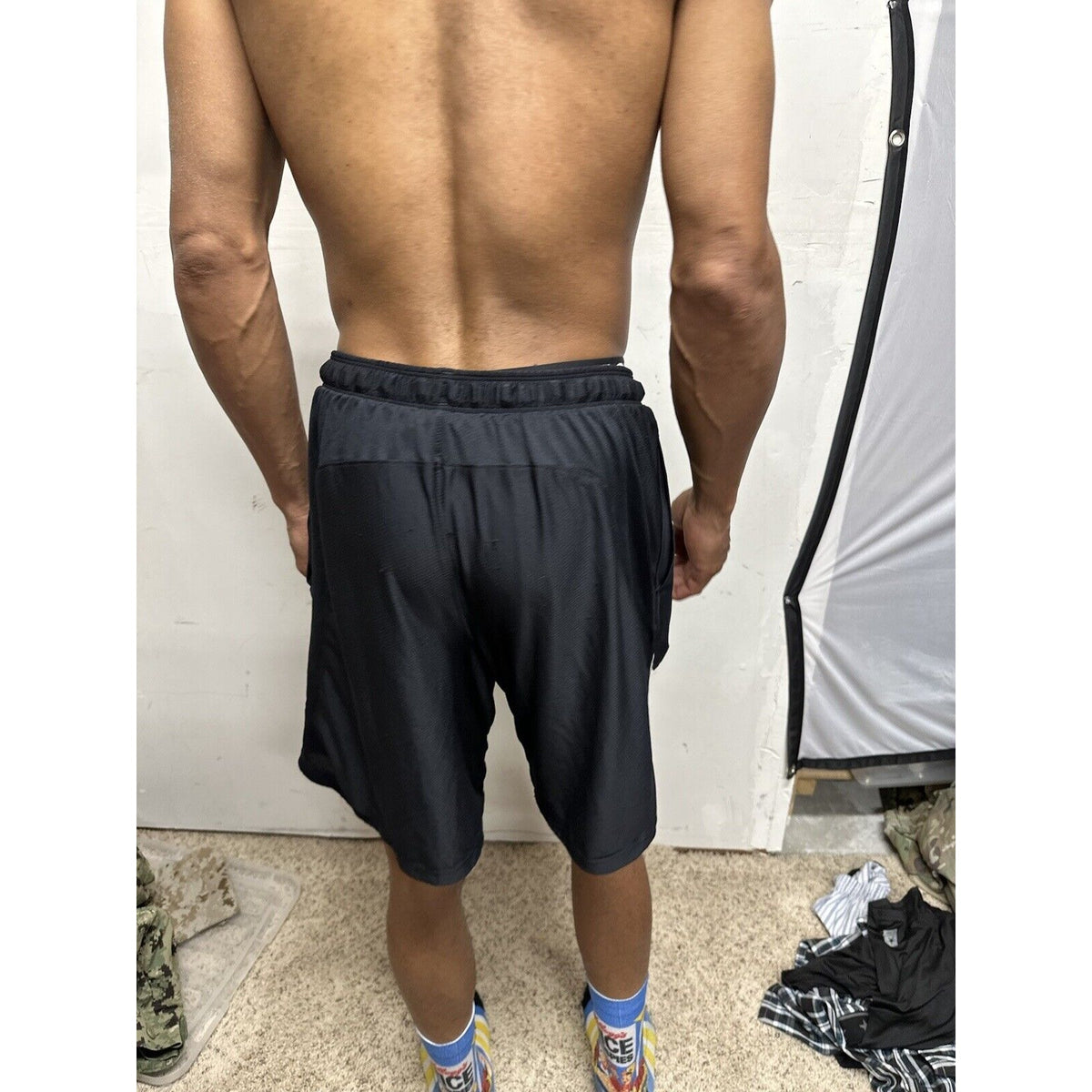 Men’s Under Armour Black Large Shorts Athletic With Pockets