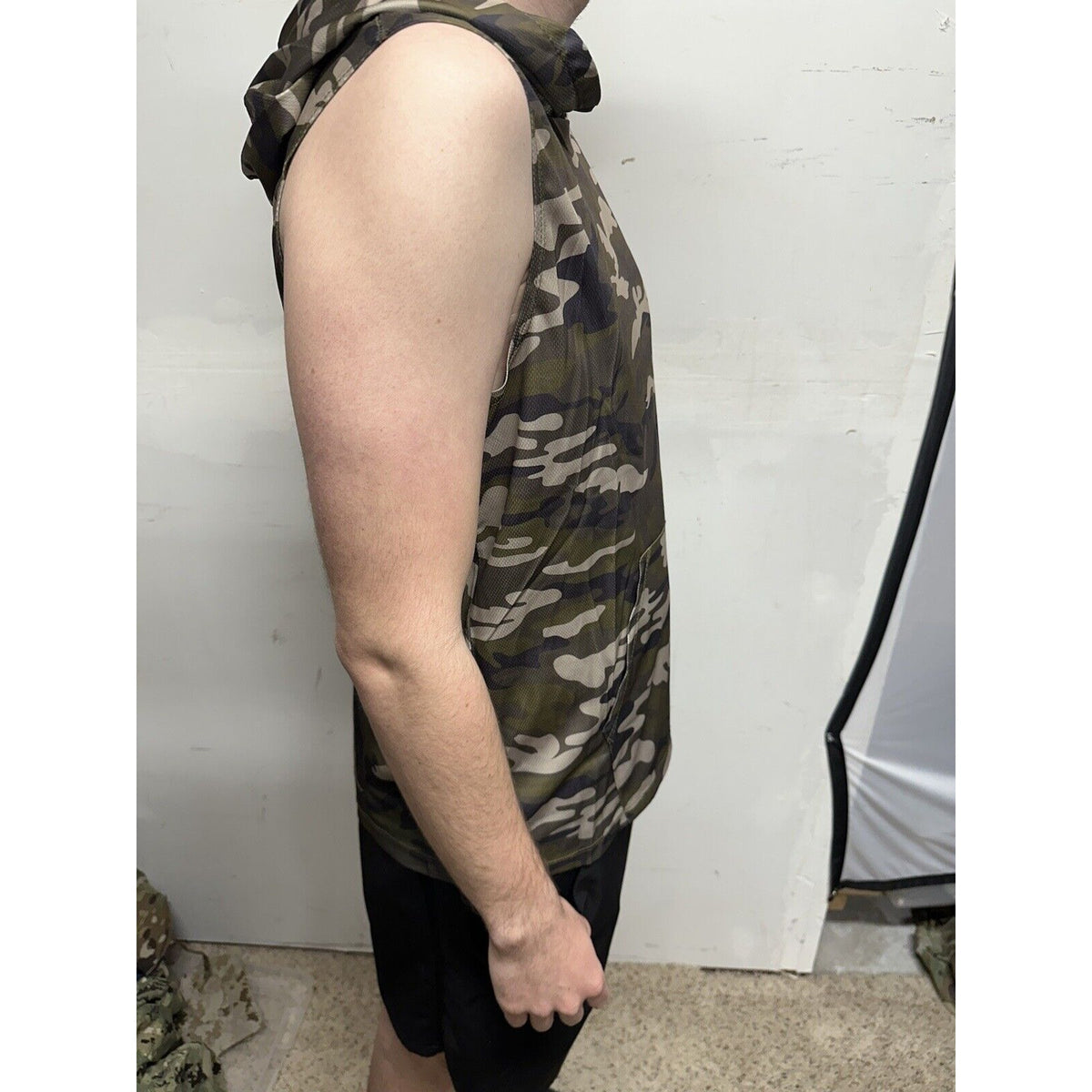 Men’s Green Camo Hoodie Polyester Sleeveless Pullover