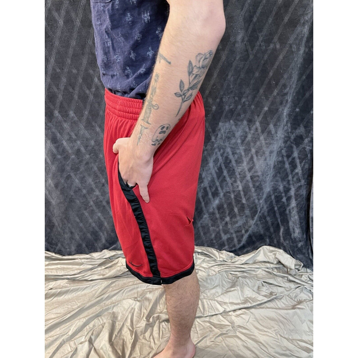 men’s red and black nike basketball shorts XL