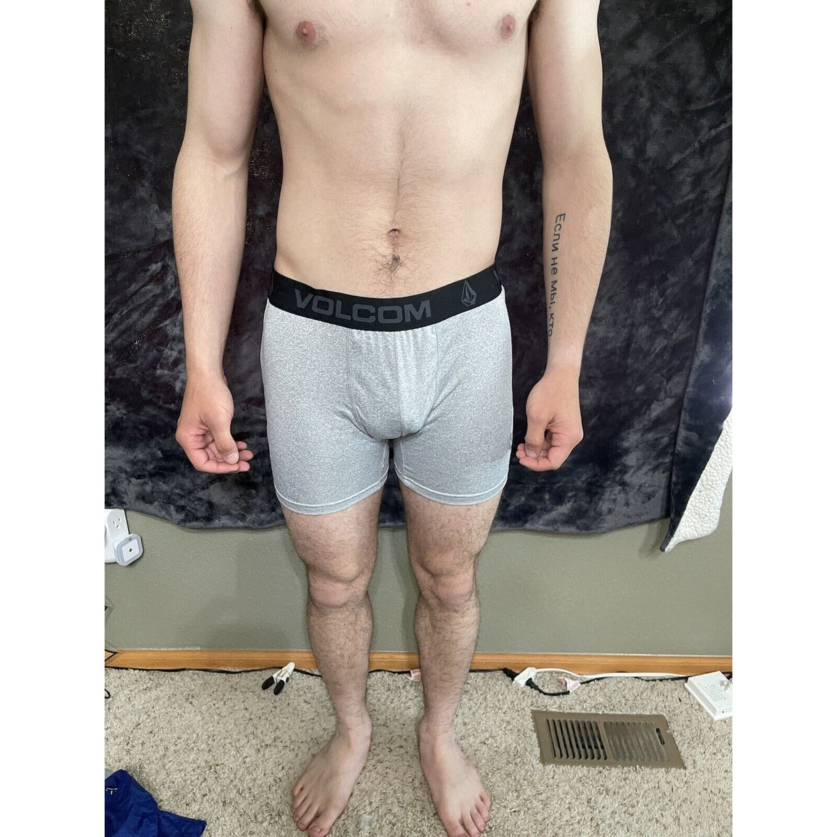 Men’s Extra Large Volcom Gray 10% Spandex Compression Shorts XL