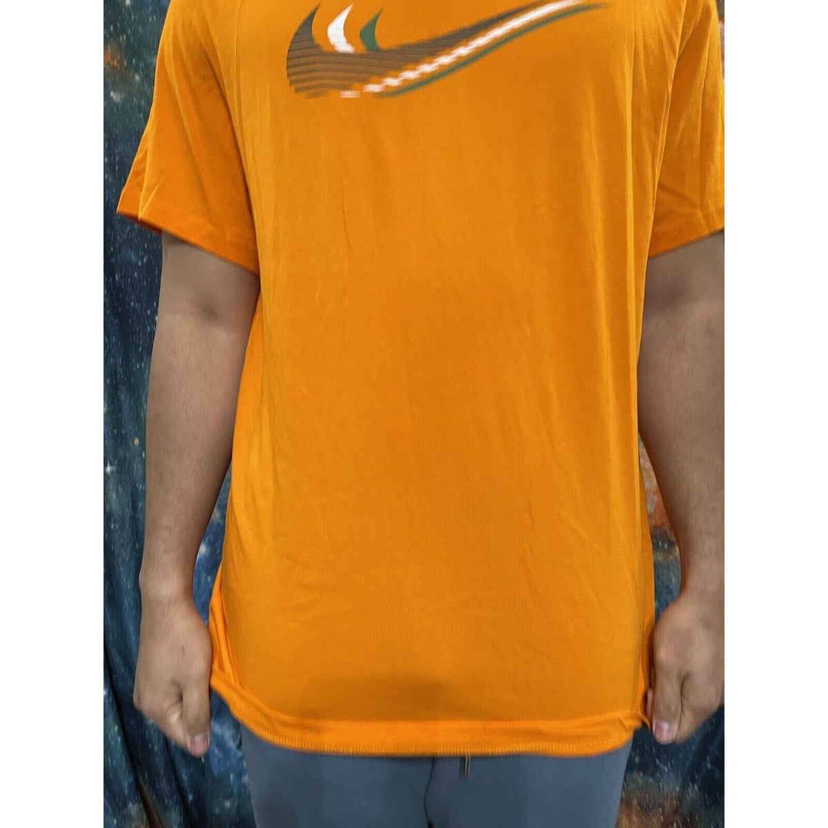 Men’s The Nike Tee XL orange Short Sleeve T-shirt