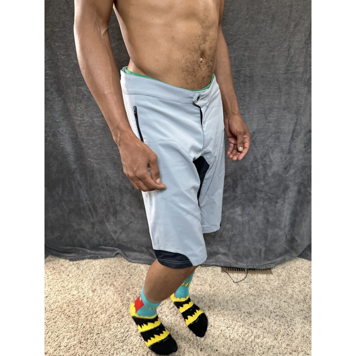 Men’s Gray Pearl Izumi Medium Shorts