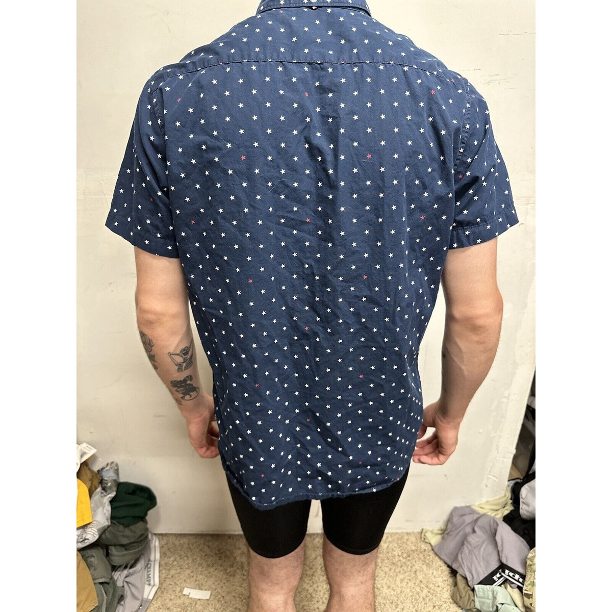 Men’s Patriotic Blue With Stars Button Up Short Sleeve Shirt Med Denim & Flower