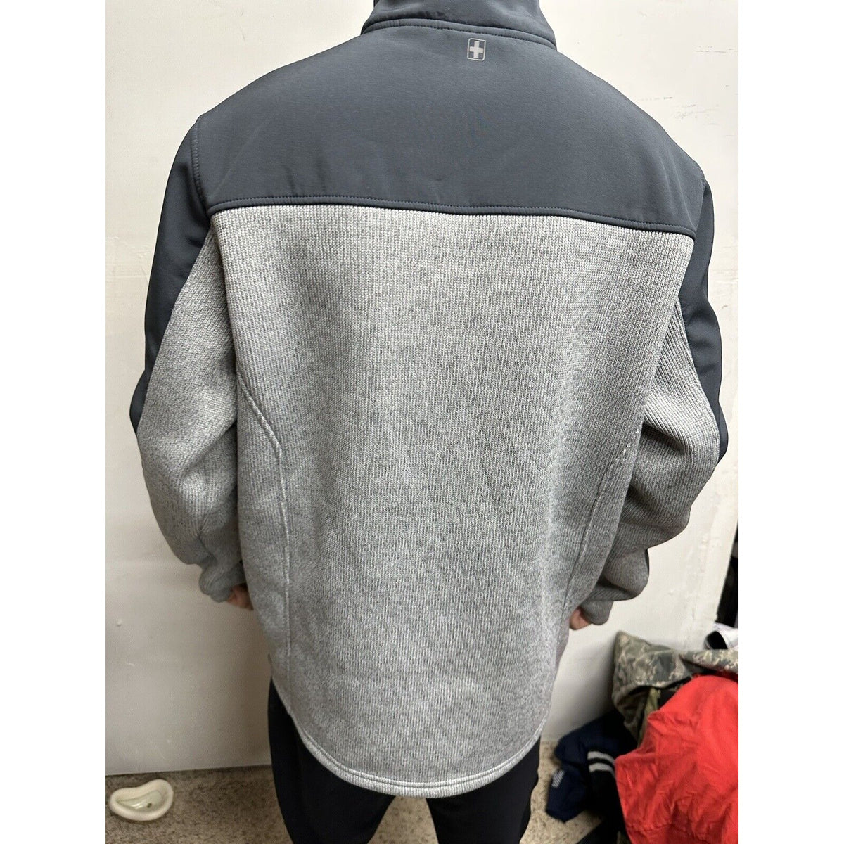 Men’s Large Swiss Tech Gray 42-44 Full Zip Jacket