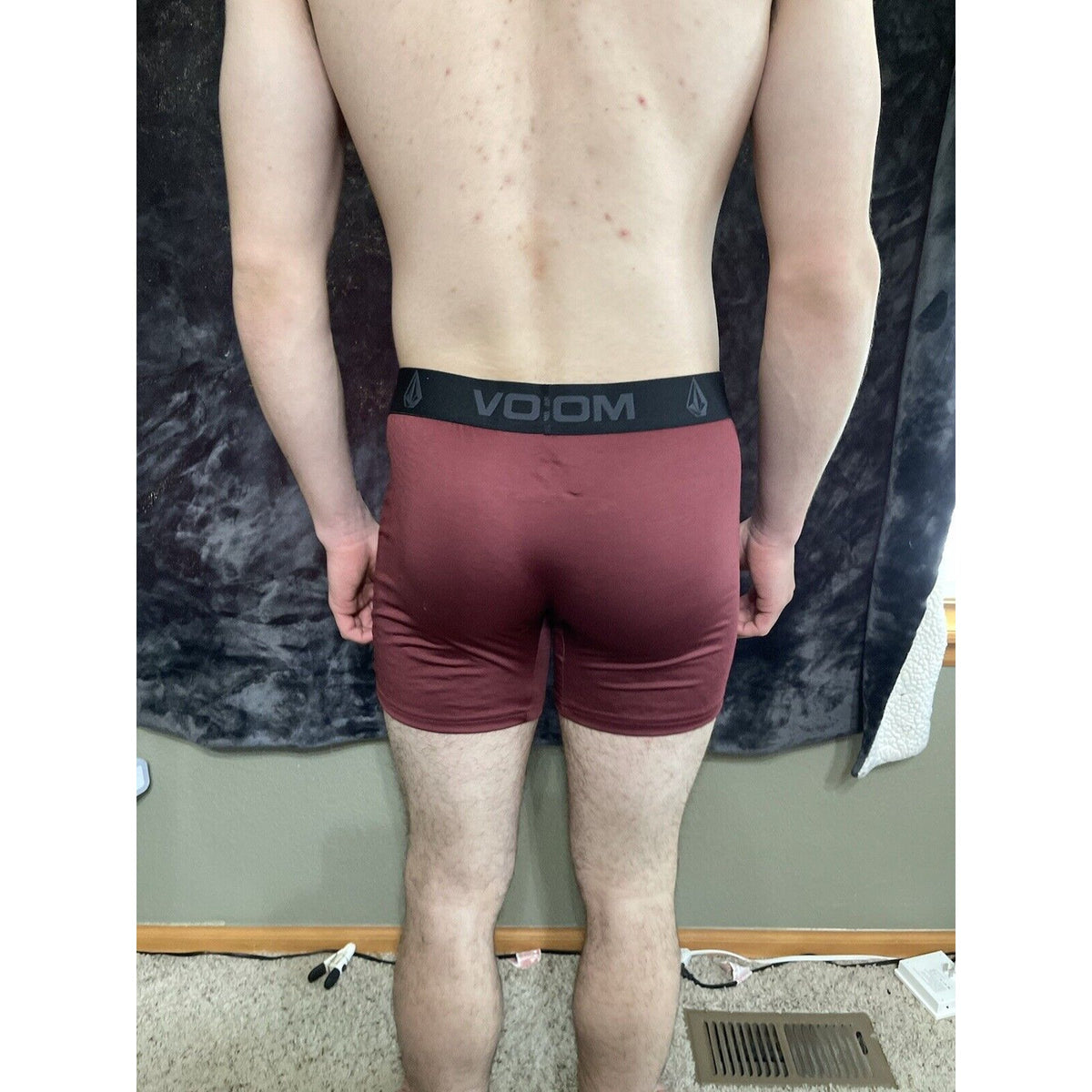Men’s Large Volcom Dark Red 10% Spandex Compression Shorts