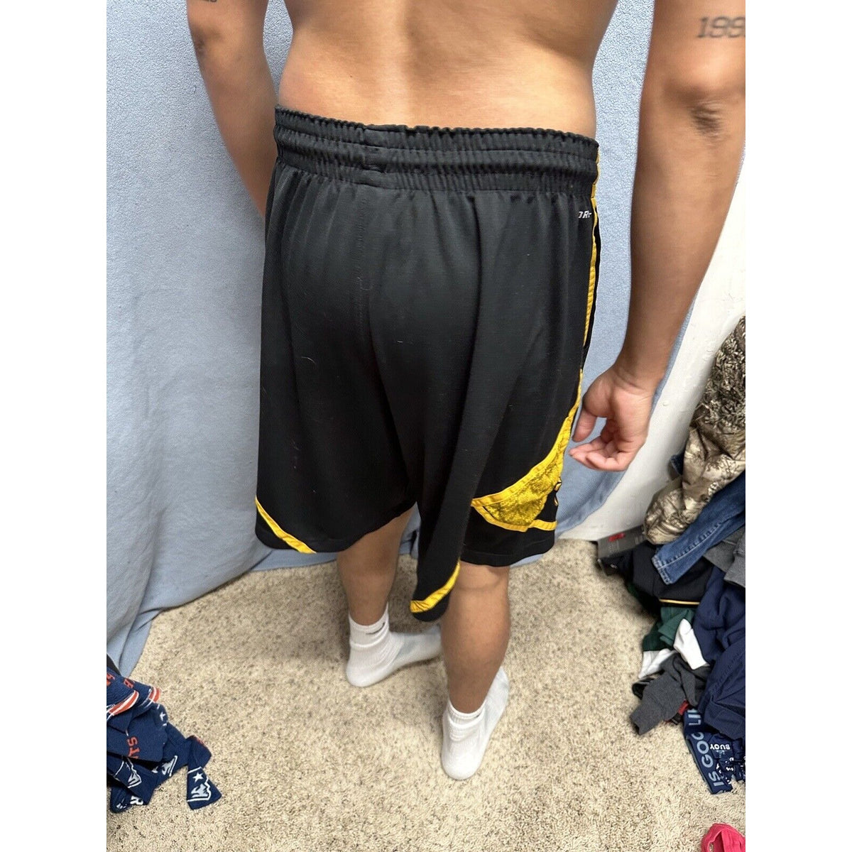Men’s Nike XL Black And Yellow Dri Fit Shorts With Pockets