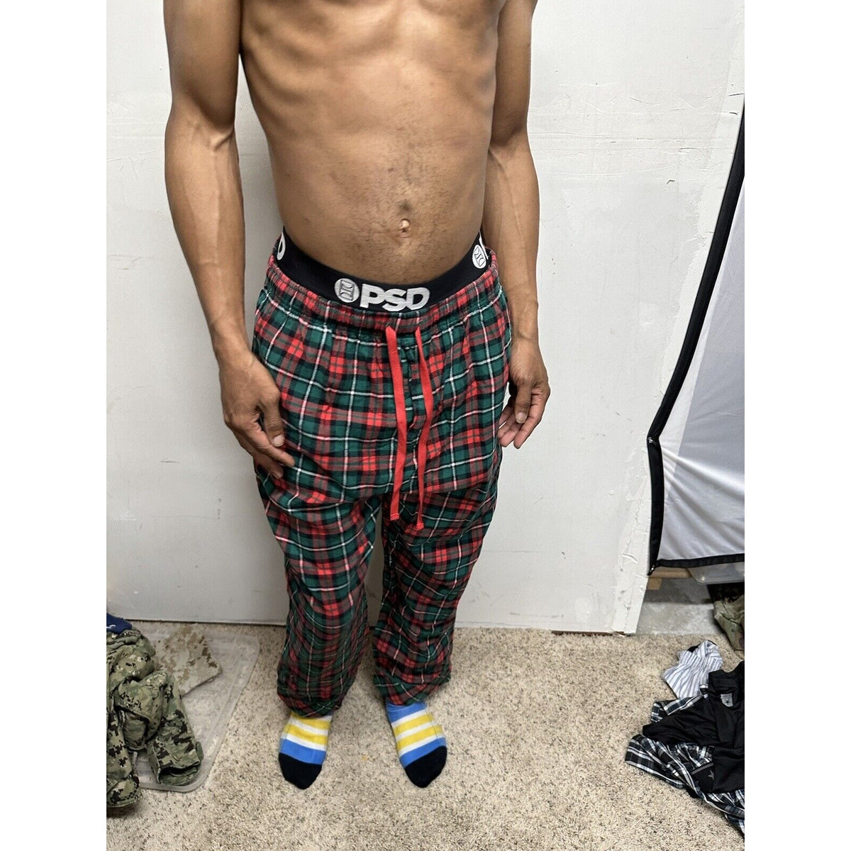 Men’s Red And Green Plaid Pajamgram Large Lounge Pants Pajamas