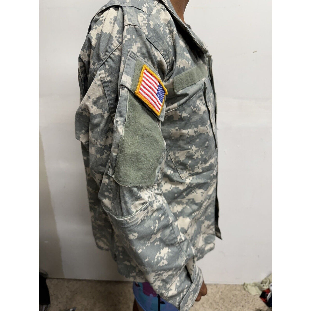 Men’s Army Combat Uniform Acu Medium Regular With USA Flag Patch Top Blouse