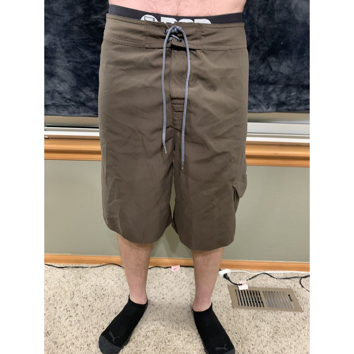 Men’s Under Armour Dark Brown Board Shorts Size 34