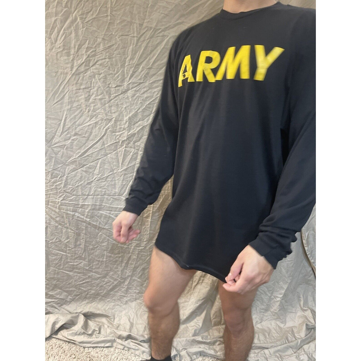 men’s black army large long sleeve pt shirt